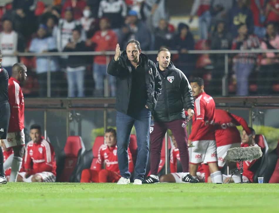 'Não tenho nem o que falar', diz Rogério Ceni sobre derrota do São Paulo com gols nos acréscimos