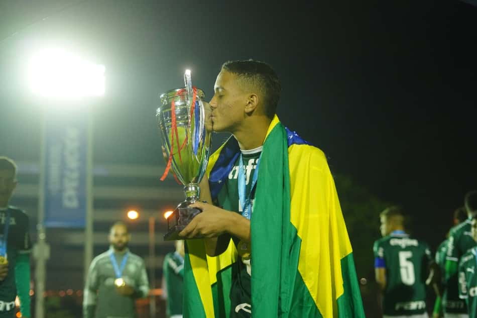 'Chama as Crias'! Autor de gol em final, Fernandinho celebra título da Libertadores Sub-14 pelo Palmeiras