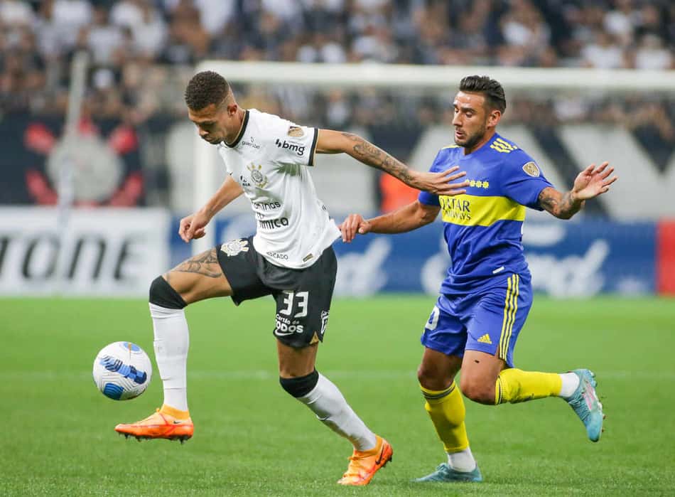 Corinthians trabalha com possibilidade de ter João Victor contra o Boca, na Argentina