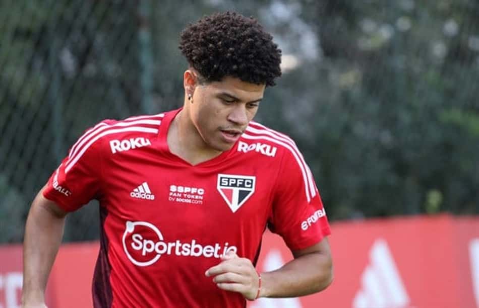 Futebol inglês monitora Gabriel Sara em negócio que pode render milhões aos cofres do São Paulo