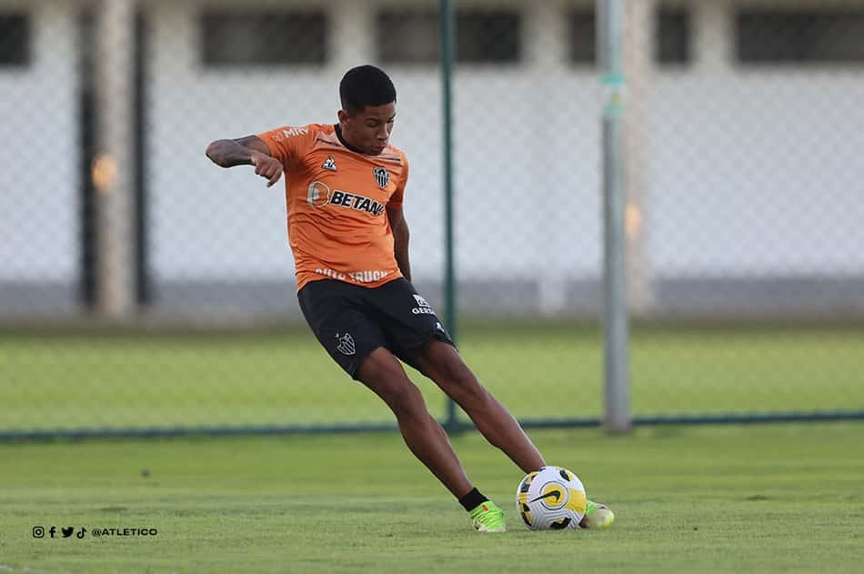 De volta, Sávio vira opção do Atlético-MG para encarar o Flamengo; Meio-campo terá desfalque