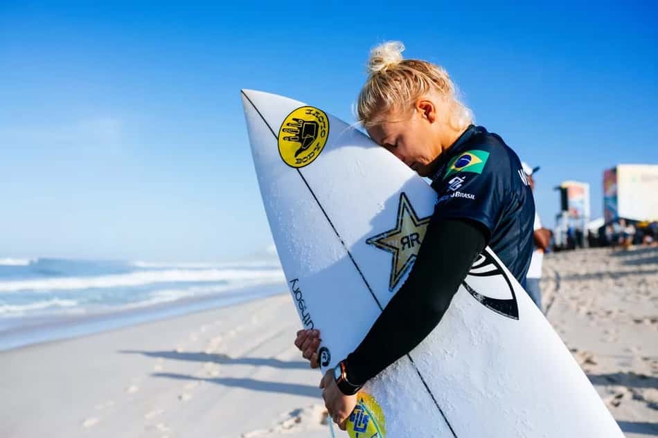 Tati Weston-Webb avança e encara pentacampeã na semi do Rio Pro