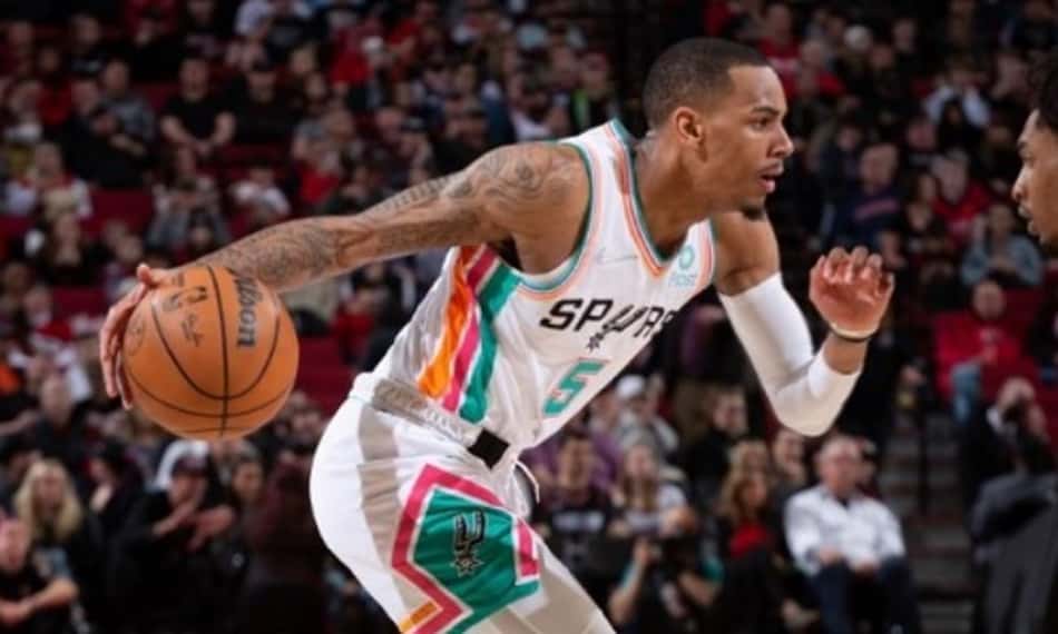 Spurs e Hawks discutem troca centrada em Dejounte Murray