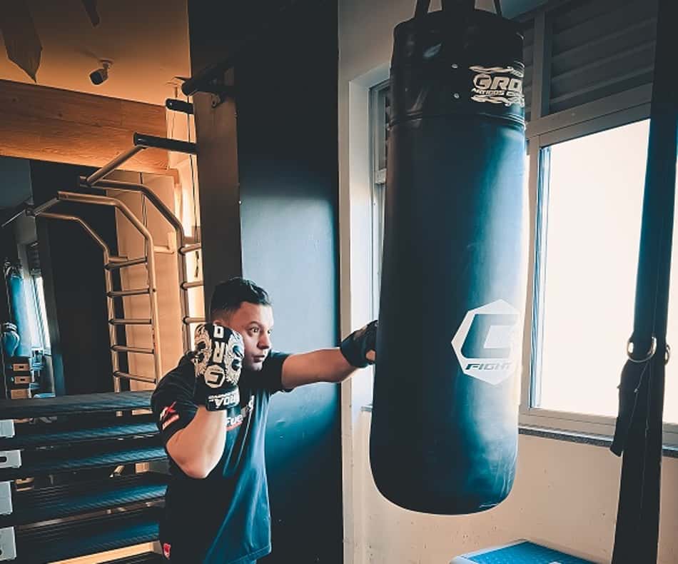Piloto de automobilismo, Rafael Soares aposta no Muay Thai como preparação; veja