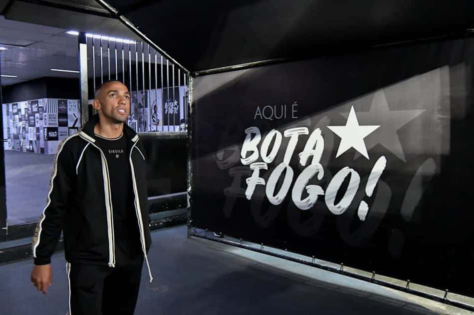 Fernando Marçal contrata personal para evoluir fisicamente antes da estreia com a camisa do Botafogo