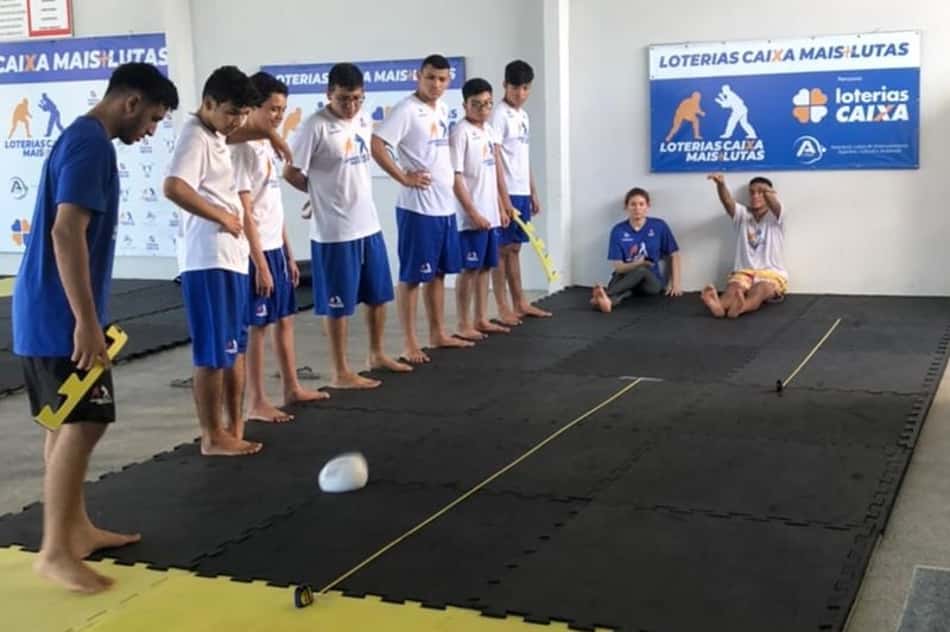 Em Manaus, projeto social de artes marciais monitora evolução física e comportamental dos alunos