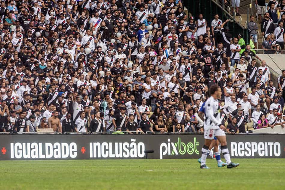 Vasco planeja jogar de 12 a 15 partidas no Maracanã e oferece São Januário ao Fluminense