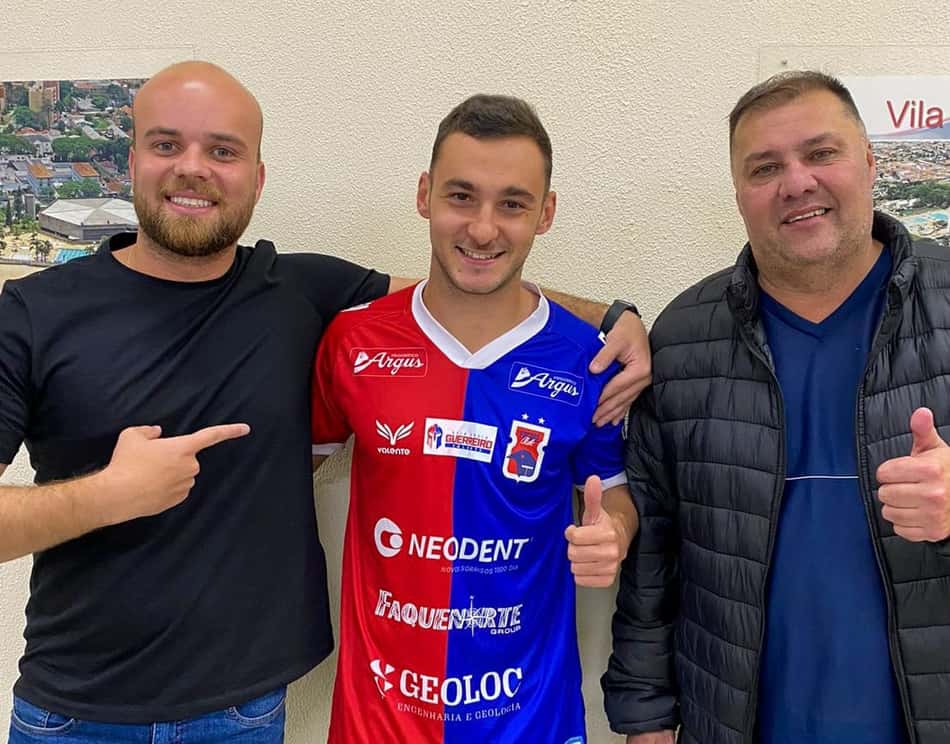 Paraná renova contrato com prata da casa: 'Muito feliz'