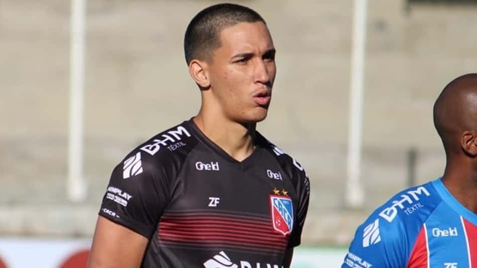 Em busca de acesso pelo Carlos Renaux, goleiro João Pedro comemora estreia como profissional