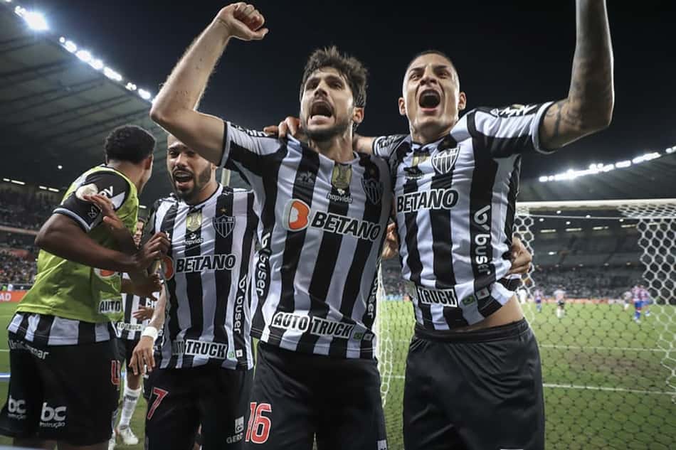 Turco justifica time alternativo contra o Fortaleza: 'Foi pensando em evitar o desgaste do time e lesões'