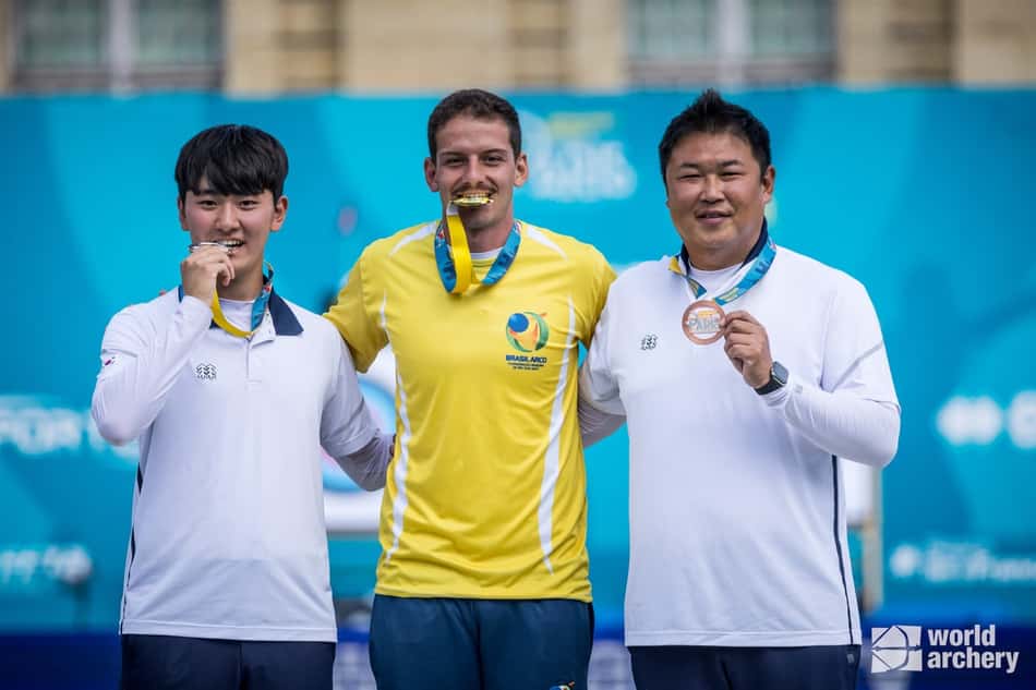 Marcus D'Almeida é campeão da etapa de Paris no Circuito Mundial de Tiro com Arco