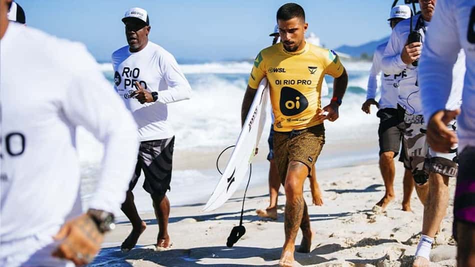 Ítalo Ferreira e Filipe Toledo ficam na repescagem na etapa de Jeffrey's Bay do Circuito Mundial de Surfe