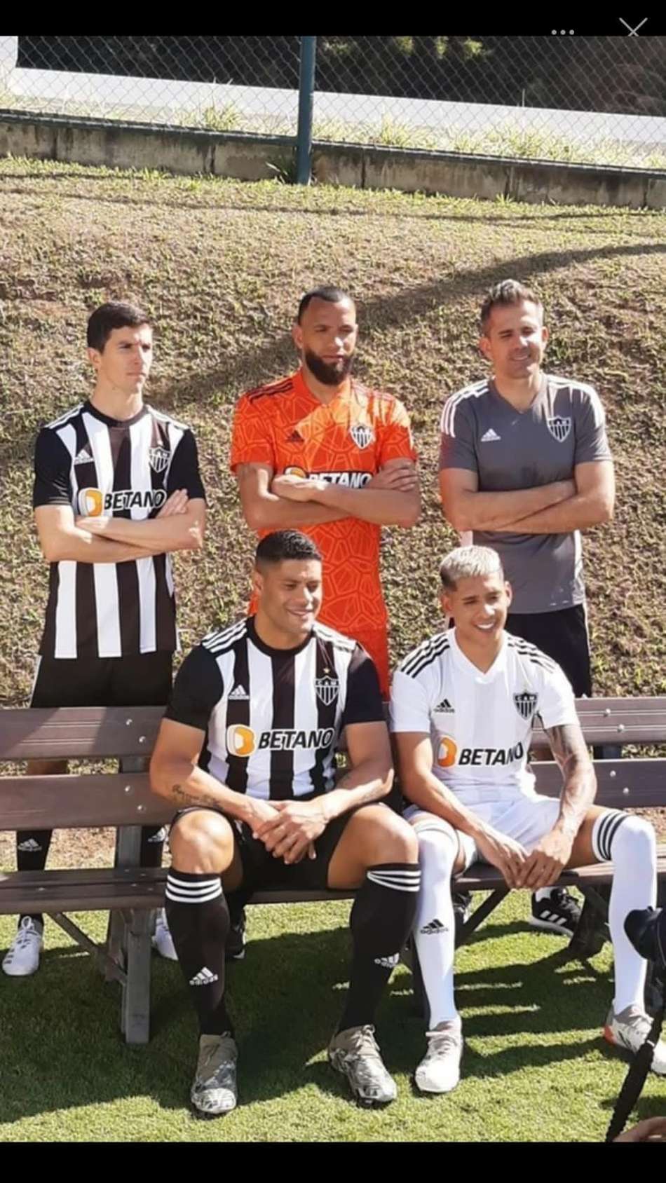 Atlético-MG tem imagem de novos uniformes da Adidas vazada