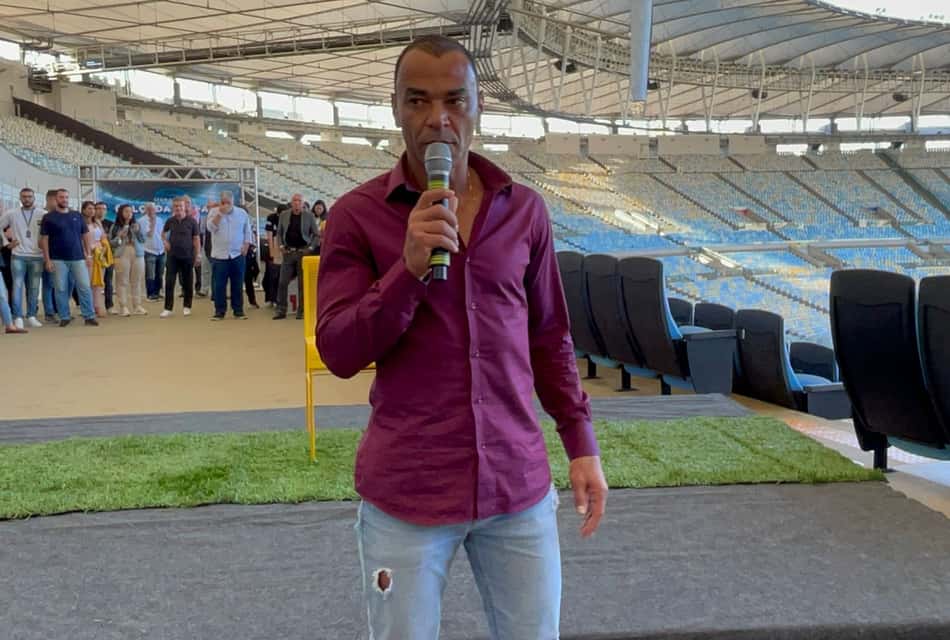 Cafu comenta briga na lateral da Seleção e faz alerta após saída de Daniel Alves do Barcelona