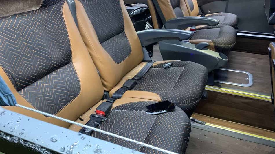 Ônibus do Boca é apedrejado a caminho do duelo com o Corinthians