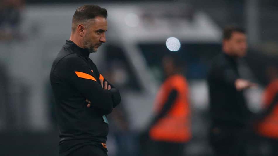 Vítor diz que calendário 'massacra' o Corinthians e analisa partida contra o Boca: 'Jogamos para ganhar'