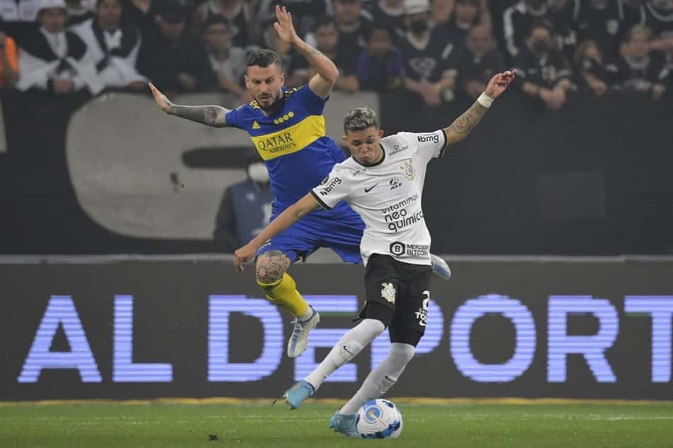 Corinthians x Boca Juniors: VAR vê exagero de Adson em lance de possível pênalti