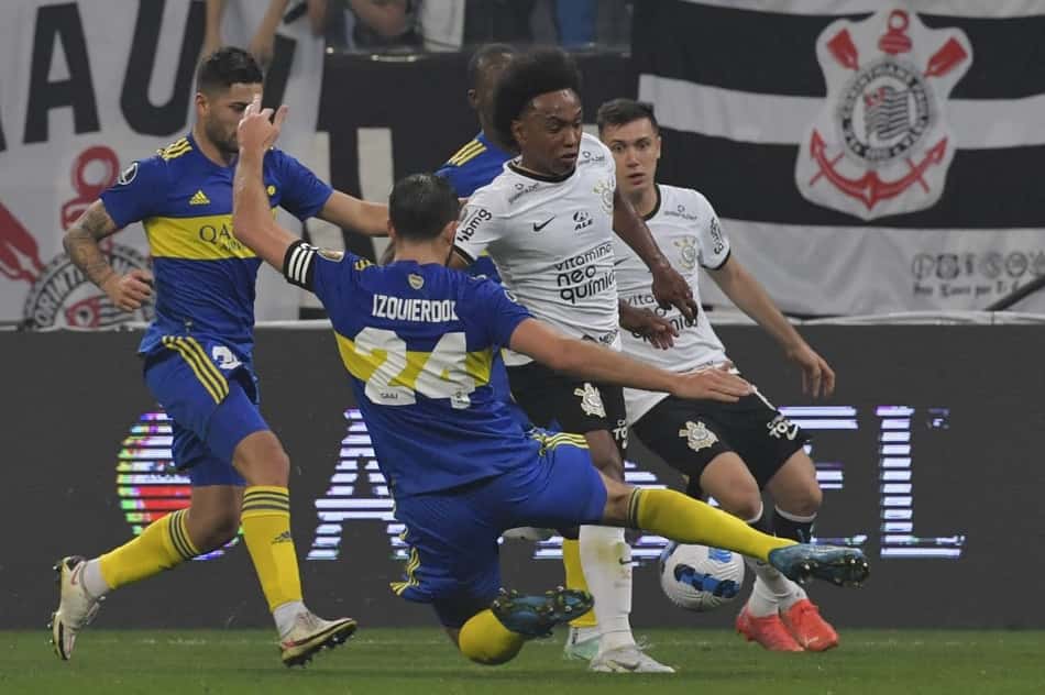 Róger Guedes perde pênalti, e Corinthians fica no empate com o Boca Juniors