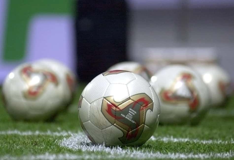 Queda precoce de campeã, surpresas e arbitragem polêmica: a Copa de 2002 para além da Seleção Brasileira