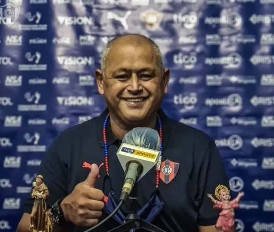 Técnico do Cerro, Arce inflama a torcida antes de encarar o Palmeiras