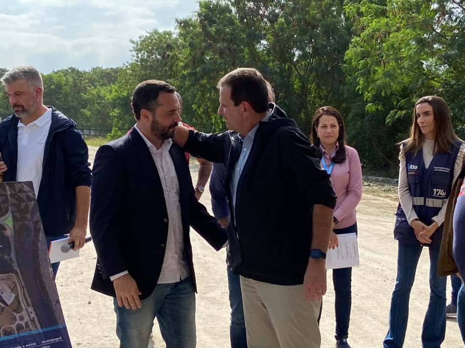 Prefeito do Rio oficializa o início das obras na rua de acesso aos CTs de Fluminense e Vasco