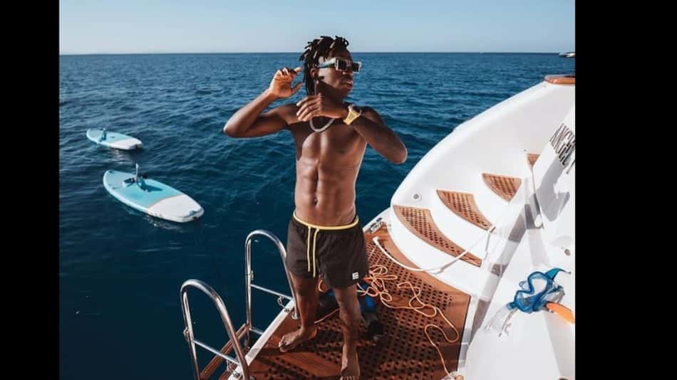 Vini Jr curte férias em Ibiza após temporada gloriosa no Real Madrid