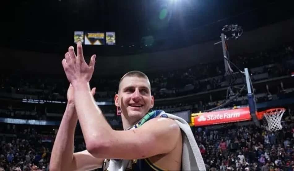 Nikola Jokic assina extensão recorde com Nuggets