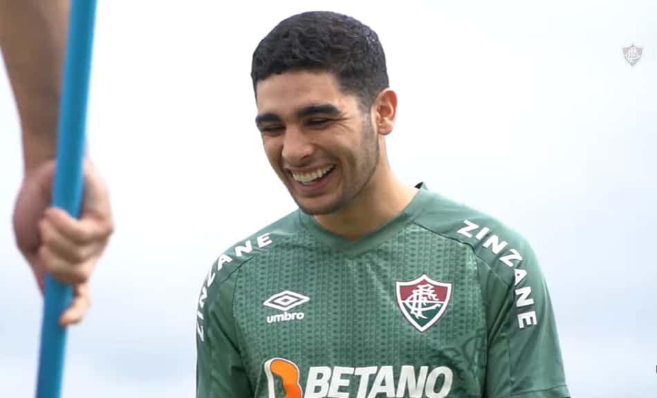 Michel Araújo herda camisa 11 e faz treino no retorno ao Fluminense