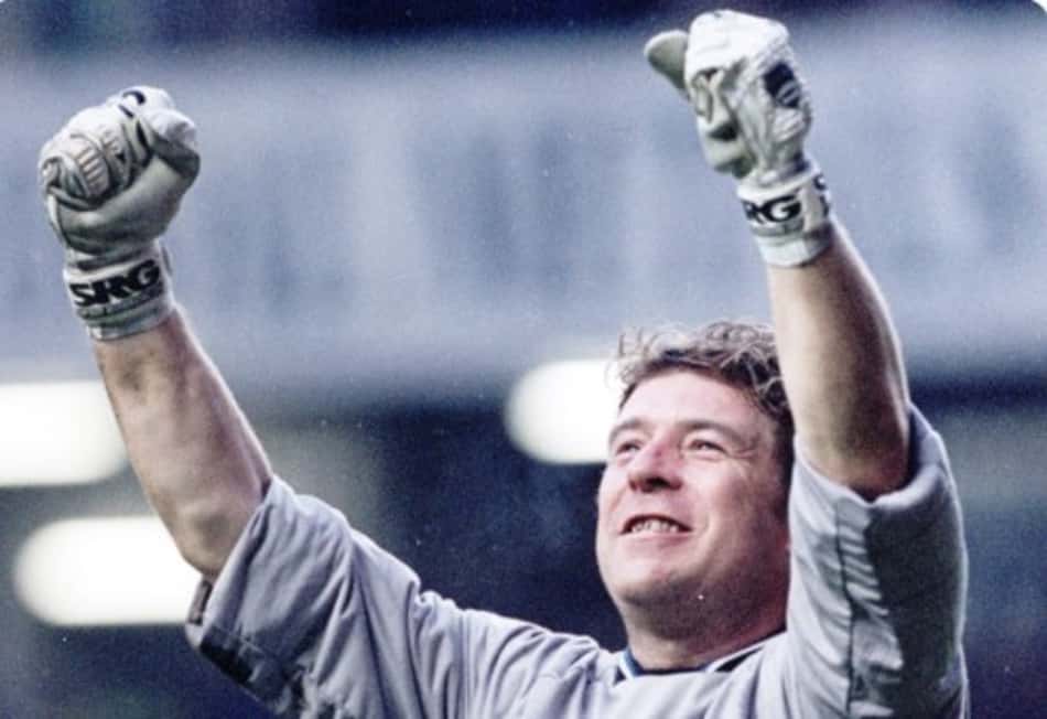 Ex-goleiro que fez história no futebol britânico morre após diagnóstico de câncer terminal