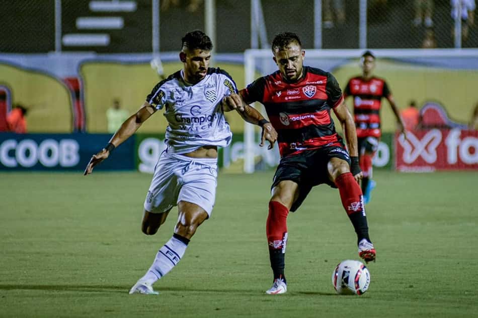 Guilherme Lazaroni celebra retorno aos gramados em grande estilo no Vitória