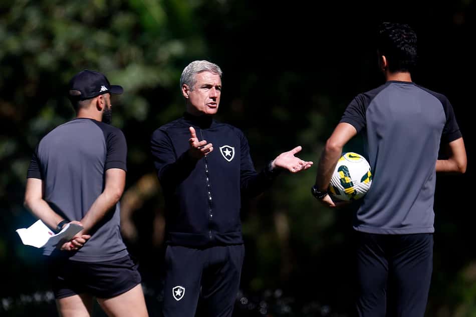 Competitividade, bola aérea e mais: o que observar no Botafogo contra o RB Bragantino pelo Brasileirão