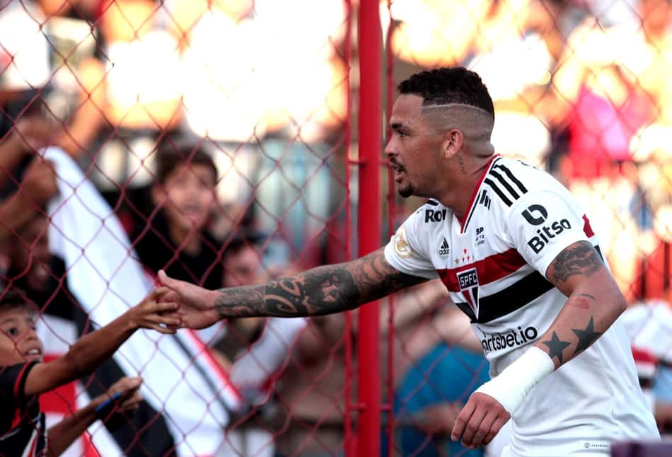 Luciano volta a marcar e mostra que pode fazer história no São Paulo