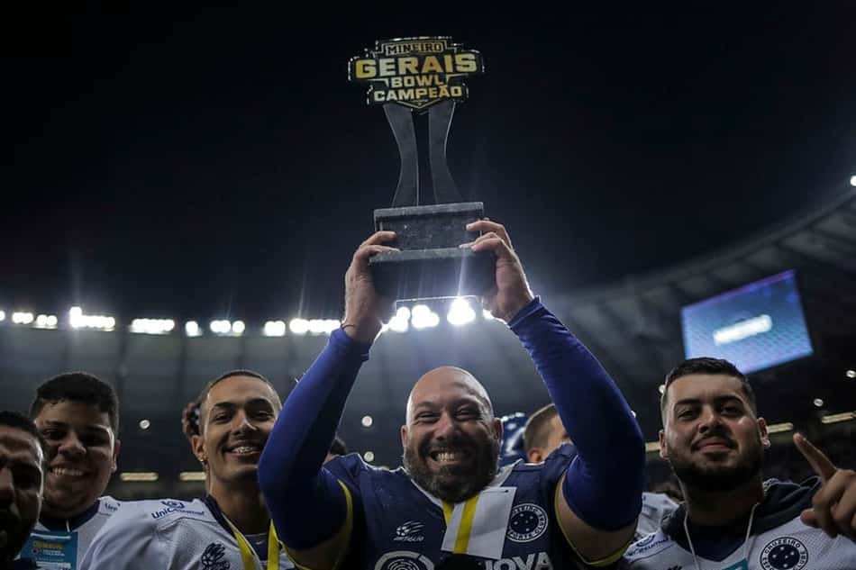 Cruzeiro FA dá volta olímpica no Mineirão em vitória celeste na Série B