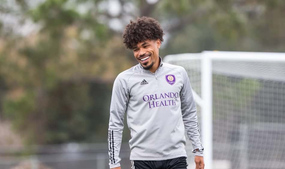 Botafogo tem interesse em Júnior Urso, volante ex-Corinthians