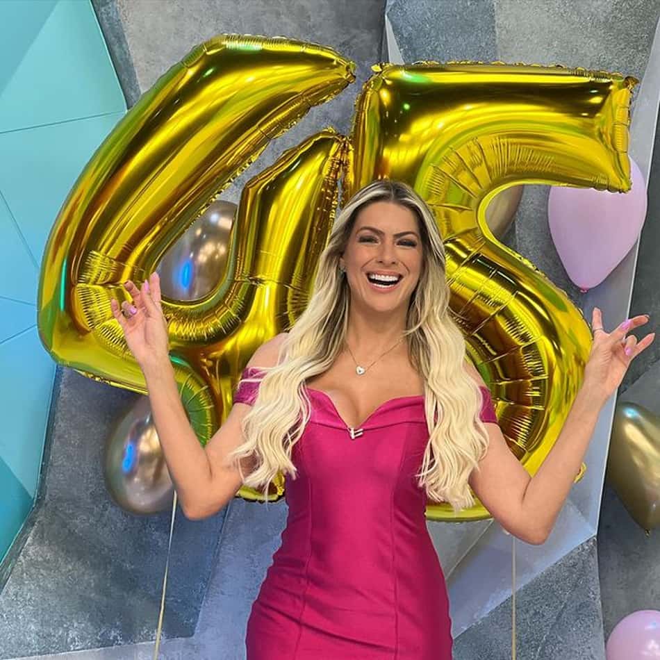No dia do aniversário, Renata Fan comenta virada do Internacional na Sul-Americana: 'Presente certo'