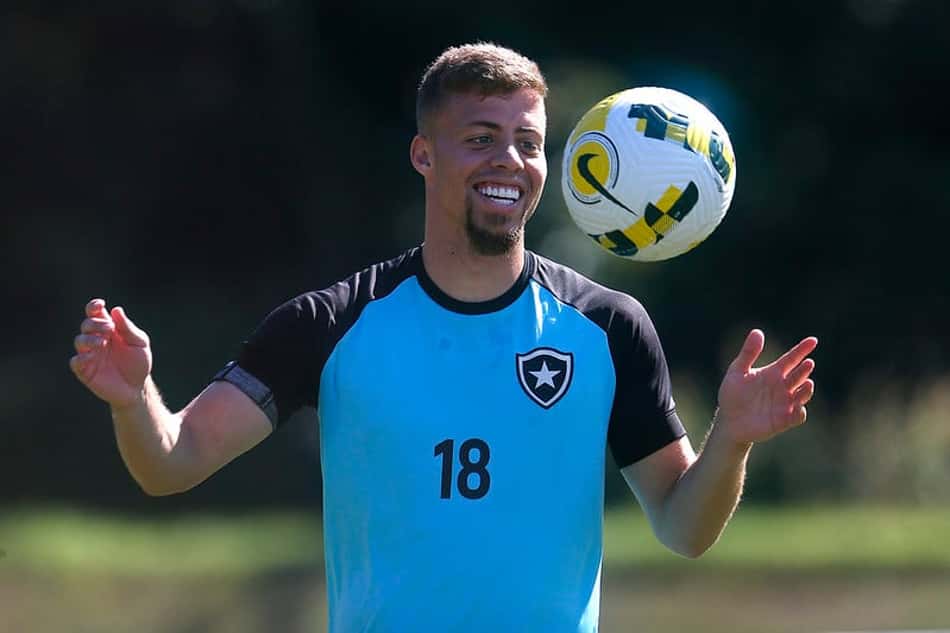 Lucas Fernandes comemora retorno e diz que Botafogo 'está no caminho certo'