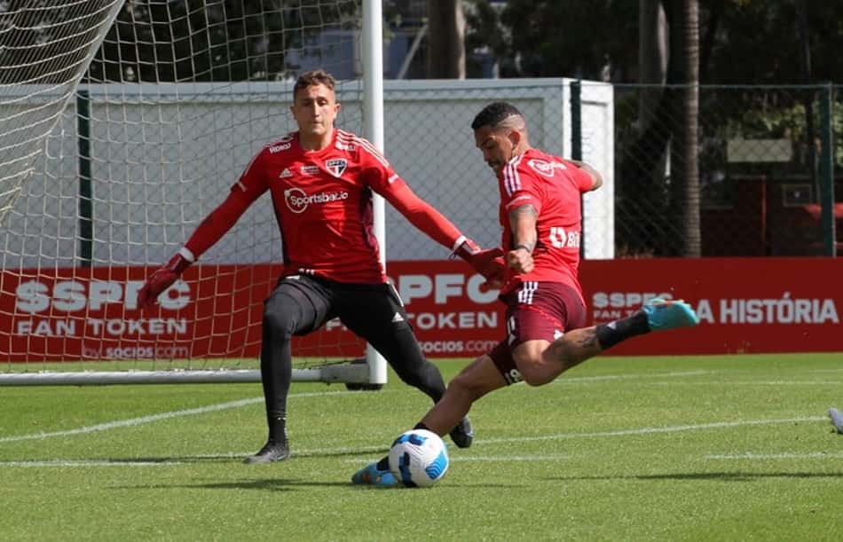 São Paulo faz último treino antes de confronto com a Católica, e Ceni estuda escalação diante de desfalques