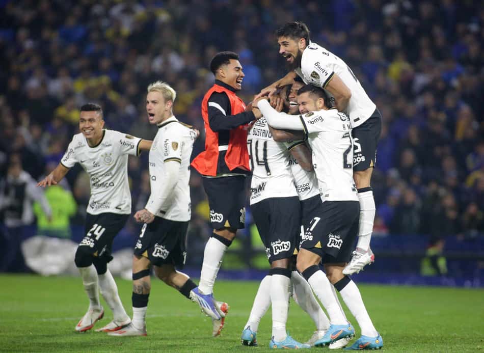 Corinthians se aproxima do fim da maratona de jogos vitorioso, mas desgastado