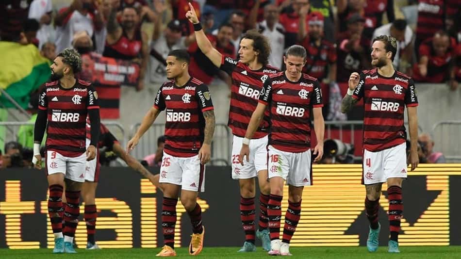 Flamengo goleia e internet brinca: 'David Luiz no outro lado do 7 a 1'