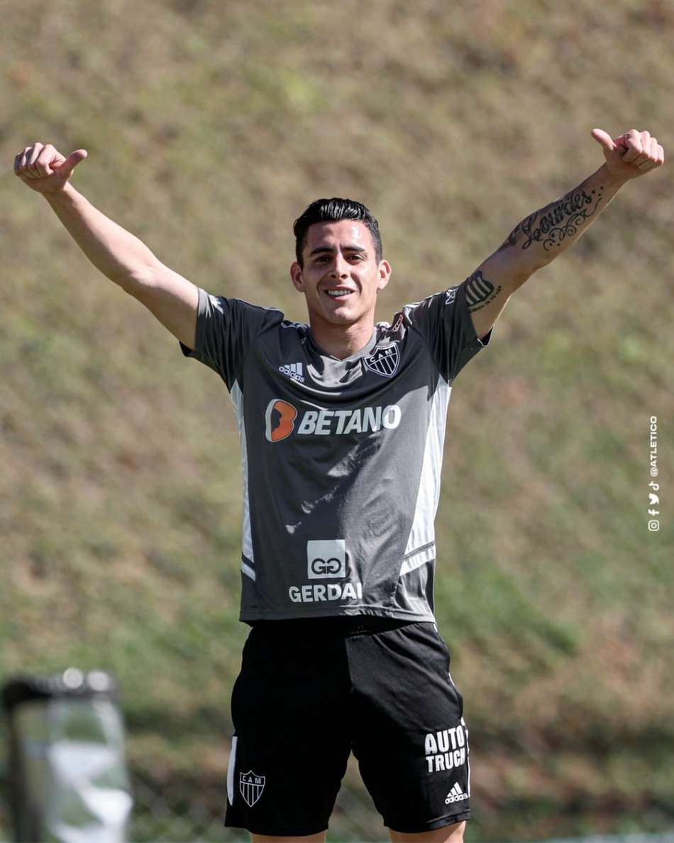 Advogados de Pavón tentam extinção da punição do jogador na Libertadores