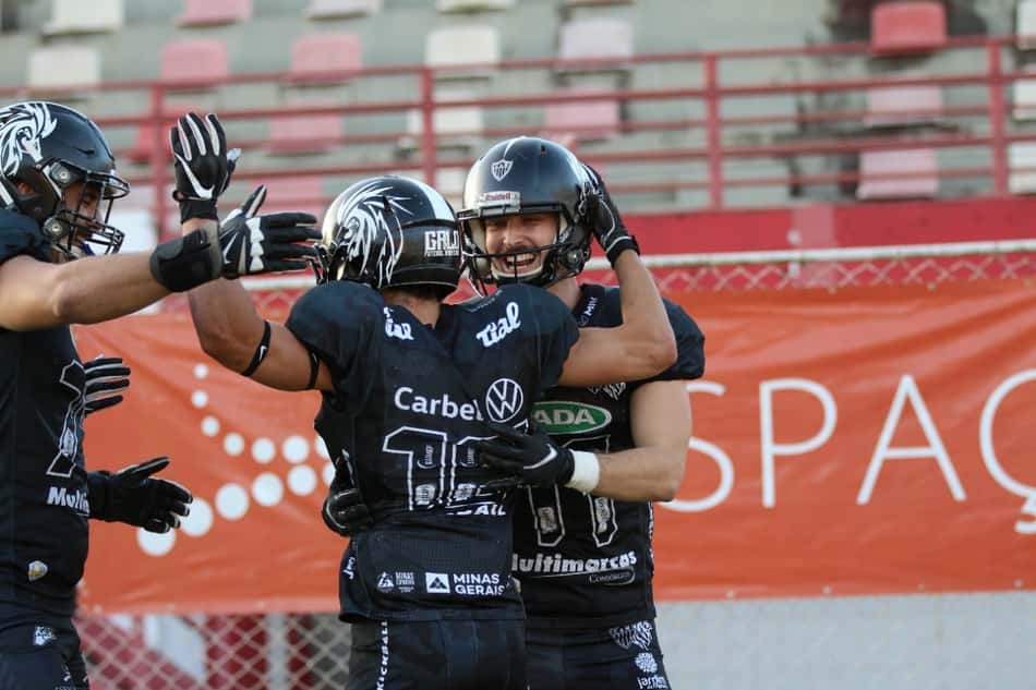 Galo FA e Cruzeiro FA vendem direitos de transmissão de competições nacionais para Grupo Brasil FA