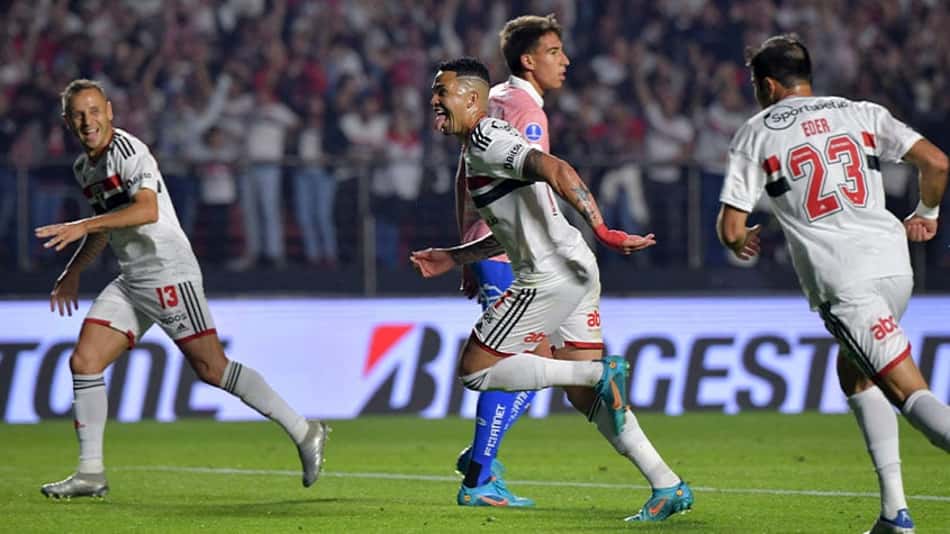Sem sustos, São Paulo goleia a Católica no Morumbi e ratifica ida às quartas na Sul-Americana