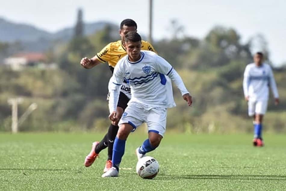 Ao lado de gigantes nacionais, Barra FC recebe certificado FIFA Quality PRO de seu gramado sintético
