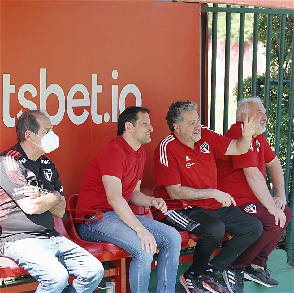 Acertado para substituir Alex no sub-20 do São Paulo, Belletti faz estágio no Barcelona