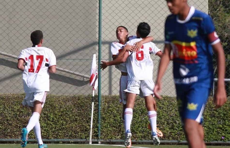Virada, goleada e classificação em vitórias do sub-15 e sub-17 do São Paulo nos Paulistas
