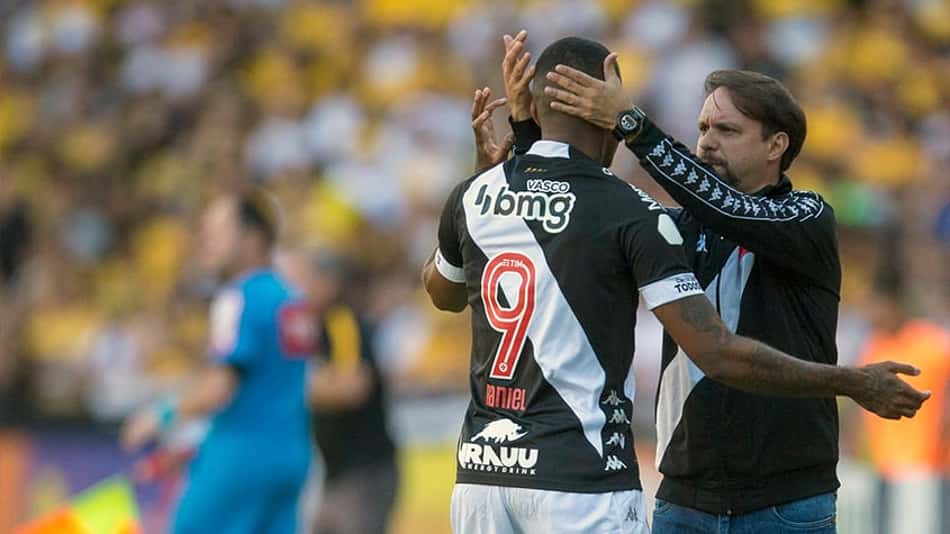 Vasco terá três desfalques, mas pode ter até quatro reforços diante do Sampaio Corrêa