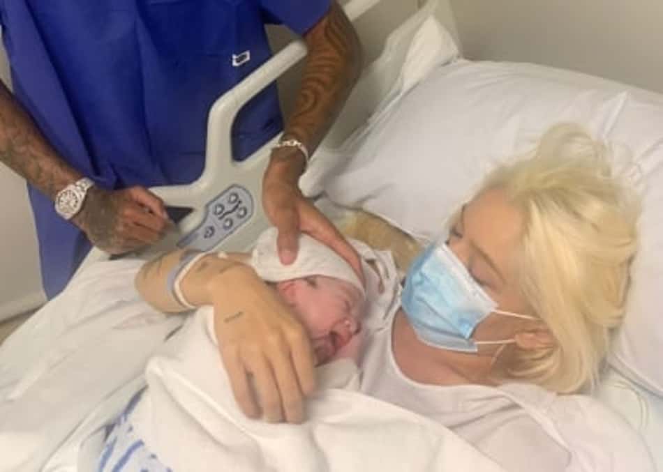 Nasce Cecília, filha de Éder Militão com a influenciadora Karoline Lima