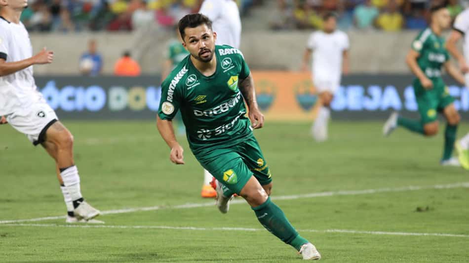 Cuiabá vence o Botafogo e trava reação do Alvinegro no Brasileirão