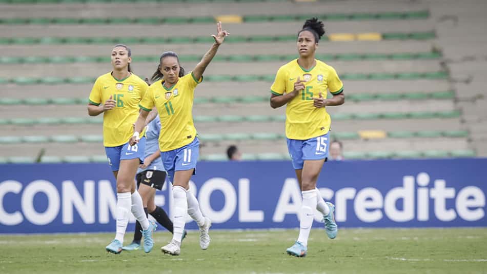 Adriana marca dois, e Brasil bate Uruguai na Copa América Feminina