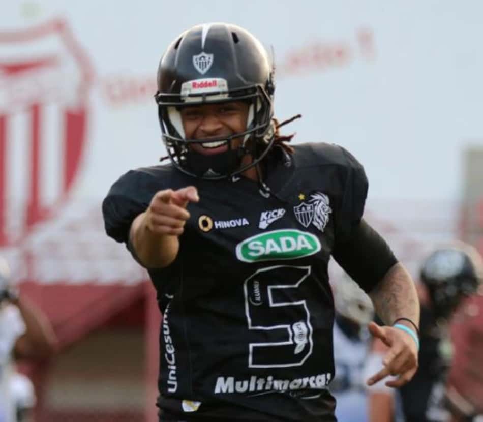 Quarterback norte-americano Marco Aguinaga, do Galo FA, é eleito MVP da 5ª semana da Liga BFA
